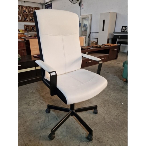 73 - Modern White Colour Office Armchair, Swivel & Adjustable Height (Looks un-used)