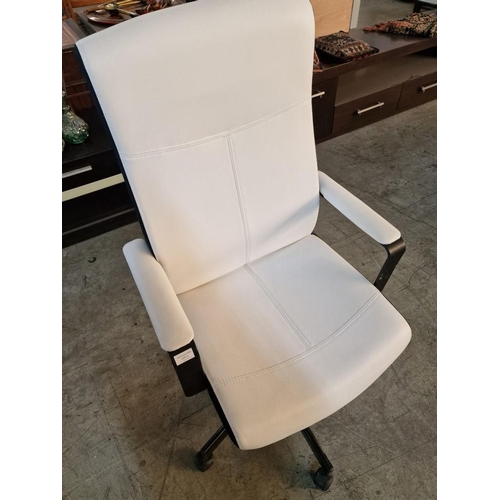 73 - Modern White Colour Office Armchair, Swivel & Adjustable Height (Looks un-used)