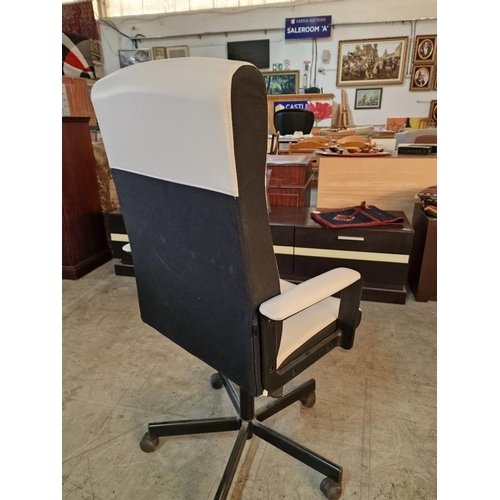 73 - Modern White Colour Office Armchair, Swivel & Adjustable Height (Looks un-used)