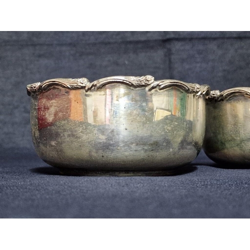 129 - Pair of Egyptian(?) Silver Bowls with Decorative Rim, (Approx. Ø: 11cm, H: 5cm, 136g and 151g), (2)