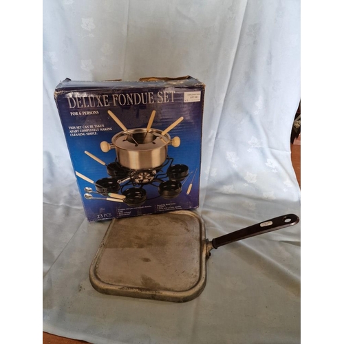 159 - Deluxe Fondue Set (23 Pcs / 6 Person) in Box, Together with Vintage 'Super Girdle' Pan, (2)