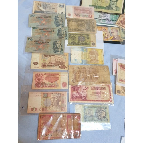 130 - Large Collection of 60pcs of Banknotes from Around the World