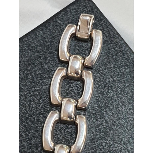 187 - Oversized Square Chain Links Silver Hallmarked .925 Bracelet, Total Weight 43,0gr (L:18.5cm)