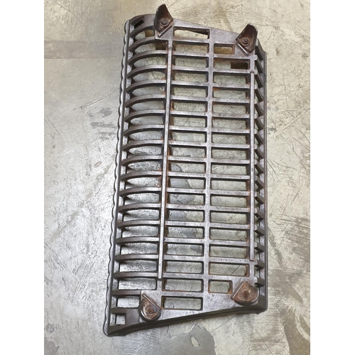 161A - Solid Cast Iron Fire Grate (L:65.5cm x W:31cm x H:13.5cm)