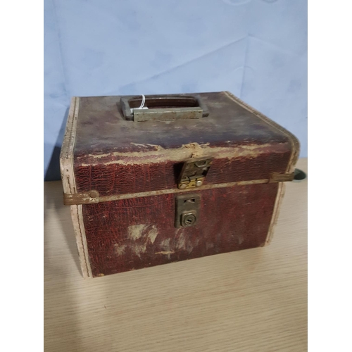 86 - 4 x Assorted Lidded Cases, (4)