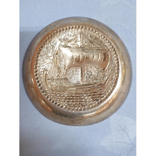 121 - Small Silver (.830) Dish with Sailing Ship Pattern, Total Weight 23gr (Ø8cm)