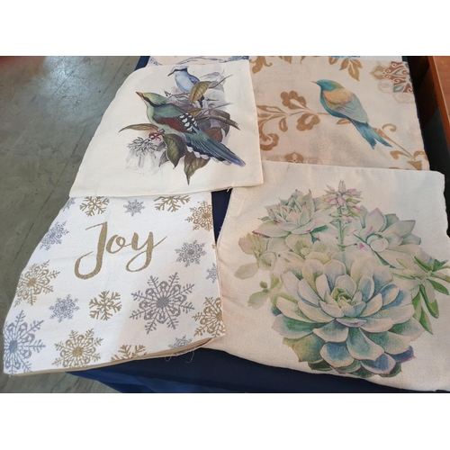 224 - Fancy Home Decor; Photo frames, Artificial Leaves (10 x Pillow Covers