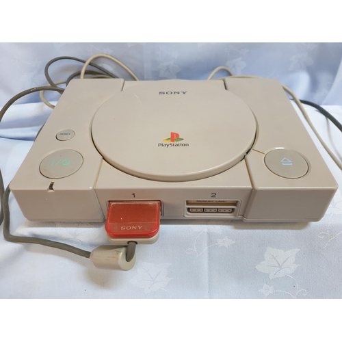 181 - Console Playstation 1 with 1 x Controller and Games