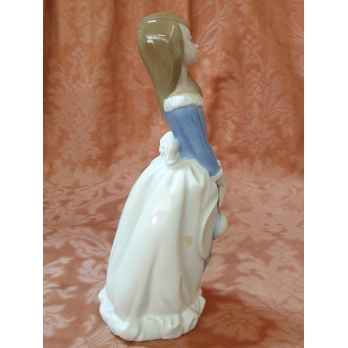 86 - Nao Girl Holding Straw Hat Porcelain Figurine, Made in Spain (H:28cm)