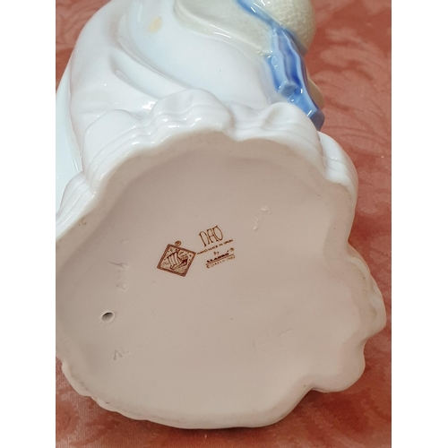 86 - Nao Girl Holding Straw Hat Porcelain Figurine, Made in Spain (H:28cm)