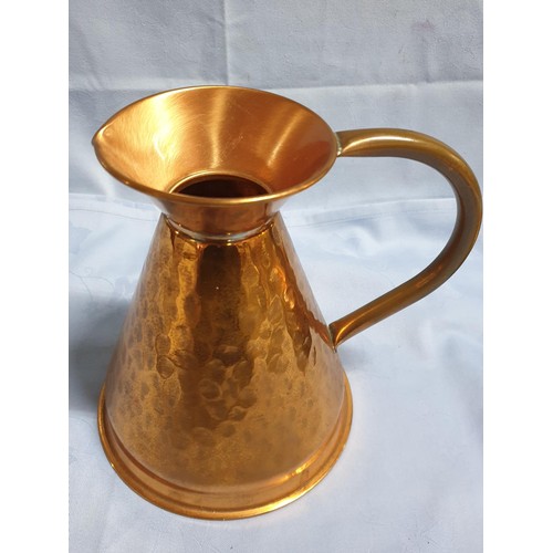 313 - Vintage Style Copper Jug (H:19cm) and Decanter / Flask (H:24cm)