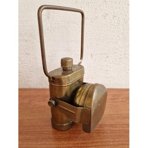 116 - A WWII Australian Electric Kempthorne Lantern / Lamp with Lens Cover and Belt Clip. Marked 'Lamps El... 