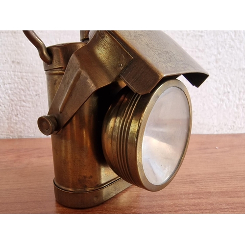 116 - A WWII Australian Electric Kempthorne Lantern / Lamp with Lens Cover and Belt Clip. Marked 'Lamps El... 