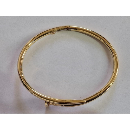 48 - Modern / Designer 14ct Gold Bracelet with Curved 'Nail' Design, (Total Weight Approx. 14.1g)