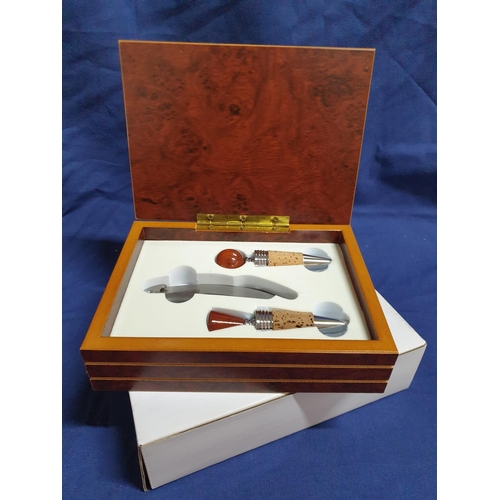 227 - 3 - Piece Wine Accessories Set in Wood Gift Box (13 x 18 x 5cm)