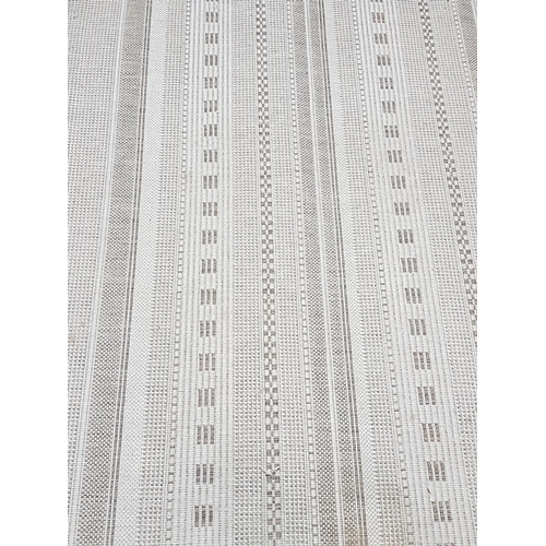 90 - Beige Small Rug and Geometric Pattern, Made in Belgium (120 x 70cm)