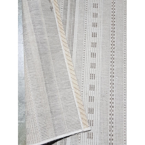 90 - Beige Small Rug and Geometric Pattern, Made in Belgium (120 x 70cm)