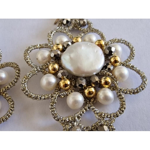 93 - Pair of Decorative Earrings with Pearl Effect (2)