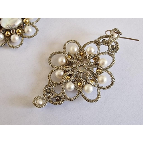 93 - Pair of Decorative Earrings with Pearl Effect (2)