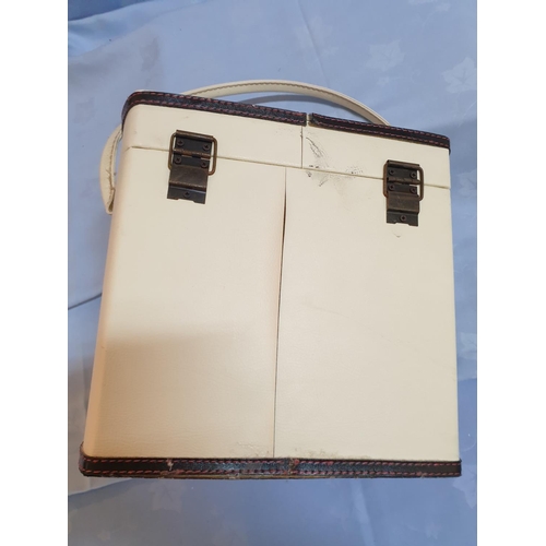 844A - Vintage Style Vanity Case (Vogue Woman's Shoe)