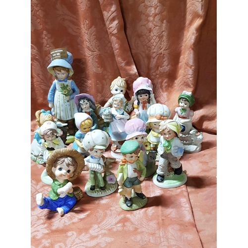 186 - Large Collection of 15 x Different Retro Ceramic / Porcelain Figurines