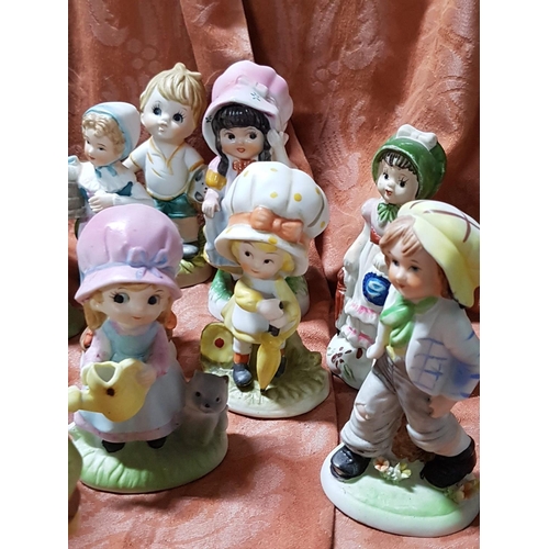 186 - Large Collection of 15 x Different Retro Ceramic / Porcelain Figurines