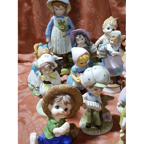 186 - Large Collection of 15 x Different Retro Ceramic / Porcelain Figurines