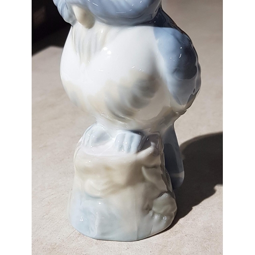 324 - Porcelain Owl Figurine by Miguel Requena Valencia Made in Spain (H:16cm)