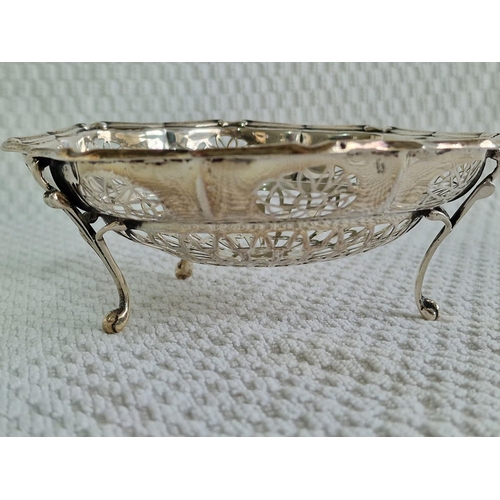 100 - Decorative Sterling Silver Pierced 3-Footed Sweet Dish (Approx. H: 5cm, Ø: 13.5cm, Weight 89g)