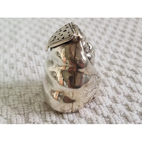 106 - Sterling Silver Salt Pot in Shape of a Figure, (Approx. H: 3.5cm, Weight: 20g)