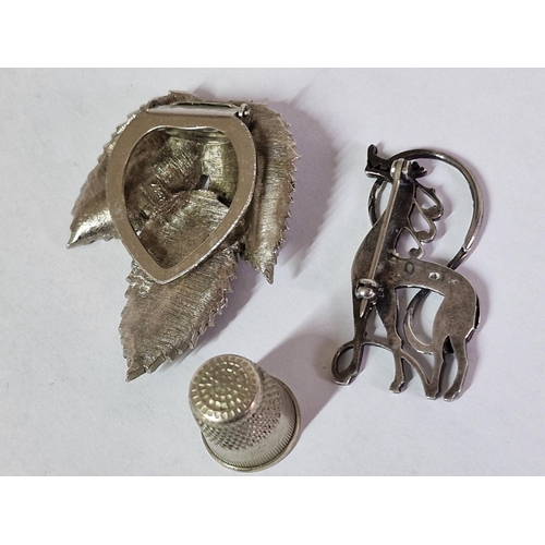 61 - Silver Colour 3-Leaf Scarf or Tie Clip, Together with Art-Deco Style Horse Broach and White Metal Th... 