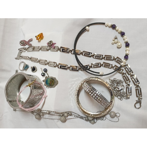 320 - Collection of Costume Jewellery
Bijoux , Stainless Steel Silver)