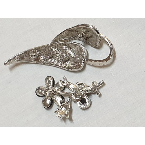 388 - Collection of Vintage Style Brooches (4)