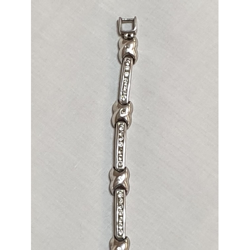 389 - Silver (.925) Bracelet with Crystals (L:18cm)