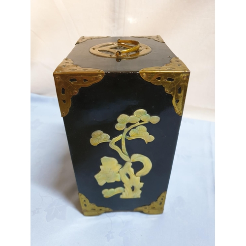 250 - Small Chinese Jewellery Box Traditional Lacquered with Mother of Pearls Decor and Metal Details Mini... 