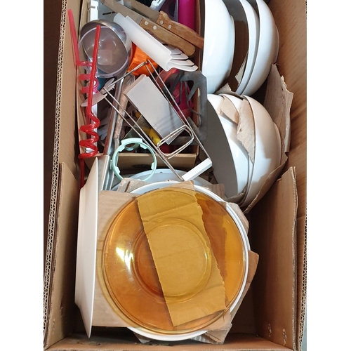 590 - Large Box of Assorted Items inc; Kitchen Items, Plates / Bowls, Kitchen Tools