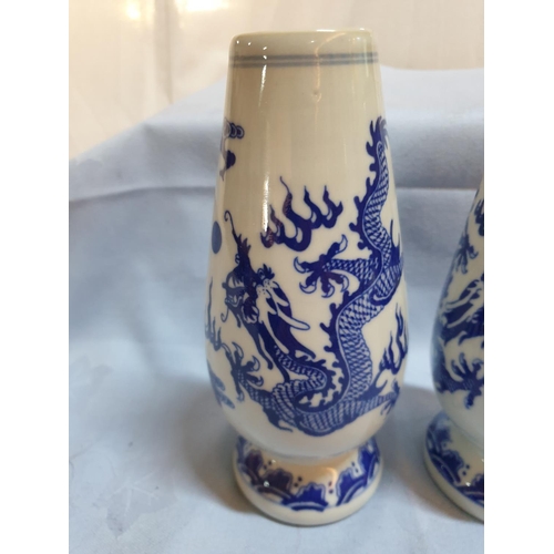 653 - Pair of Blue and White Dragon Motif Porcelain Vases (H:17.5cm each)