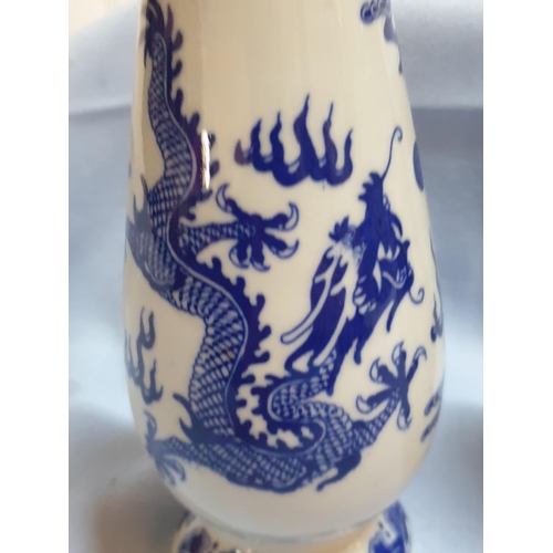 653 - Pair of Blue and White Dragon Motif Porcelain Vases (H:17.5cm each)