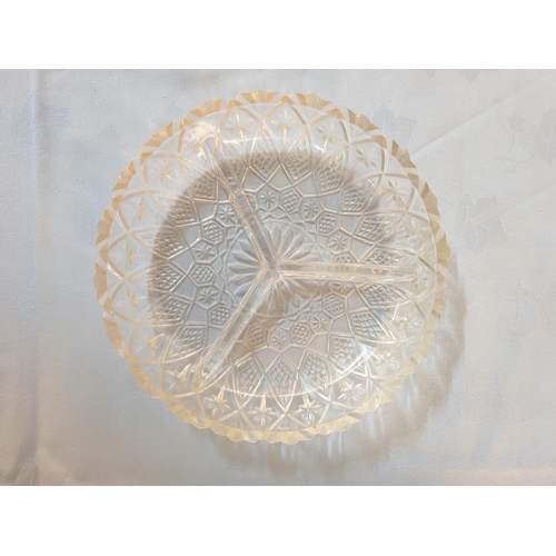 402 - 8 x Pieces of Retro Glass Plates and Serving Dishes