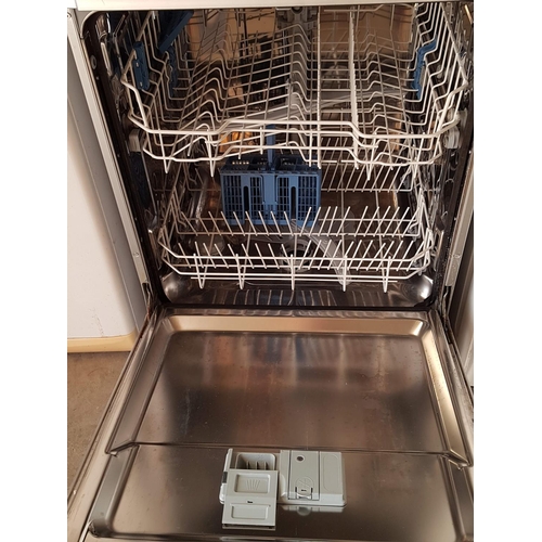 621 - Indesit Silver Dishwasher, 220-230V, 50Hz, 0.05-1MPa, DFG 15B10 S EU