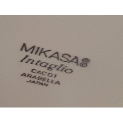 617 - Mikasa Intaglio Arabella Dinner Stoneware Set, Made in Japan (Oven, Dishwasher and Microwave Safe)