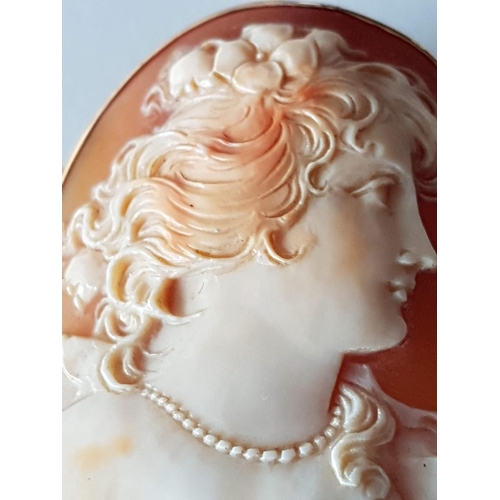 38 - Vintage Cameo Brooch / Pendant 9ct Yellow Gold, Total Weight 21gr (Oval 4 x 6cm)