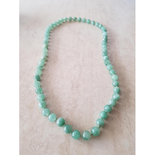 545 - Green Jade / Jadite Beaded Ladies Necklace