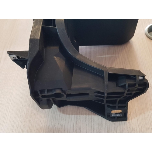 577 - BMW E46-Car Center Console (A/F)