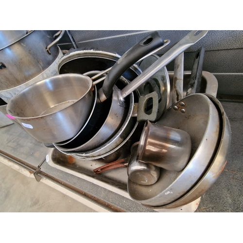 418 - Large Qty of Commercial / Catering Cooking Pots & Saucepans (14)