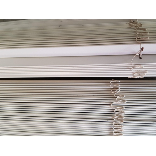 537 - Pair of White Wood Venetian Blinds (H:255cm x W:105cm each)