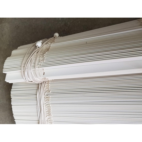 537 - Pair of White Wood Venetian Blinds (H:255cm x W:105cm each)