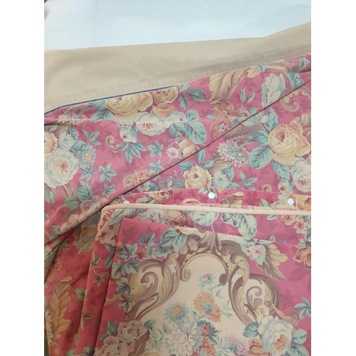 136 - Cotton Polyester, Bed Linen Set in Red Rustic Floral Pattern, Consisting of Duvet Cover with Button ... 