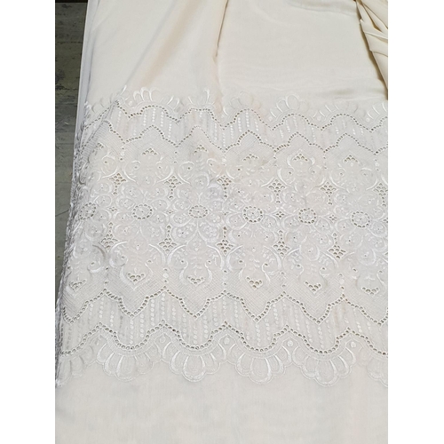 189 - 1 x Pair of Cream Coloured Net Curtain with Lacy Style and Floral Details (2), (Approx L:205cm x W:6... 