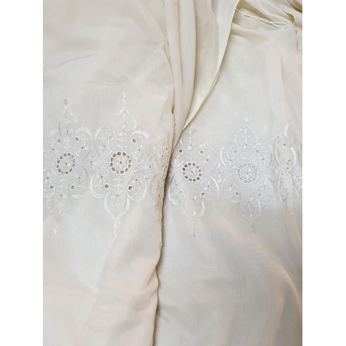 190 - 1 x Pair of Cream Coloured Net Curtains with Lace Style and Floral Details (2), (Approx L:205 x 600c... 